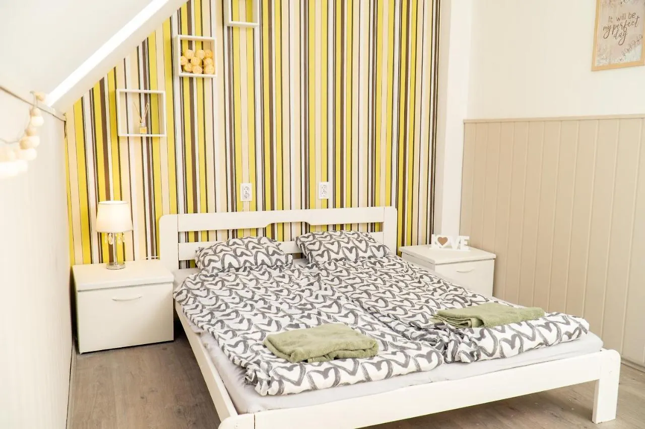 布达佩斯Budai Zoldovezet Kozpont, Apartmanhaz, Rendezvenykozpont Es Etterem公寓 公寓 布达佩斯
