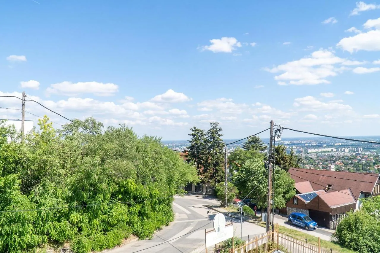 Budai Zoldovezet Kozpont, Apartmanhaz, Rendezvenykozpont Es Etterem Apartment Budapest Hungary