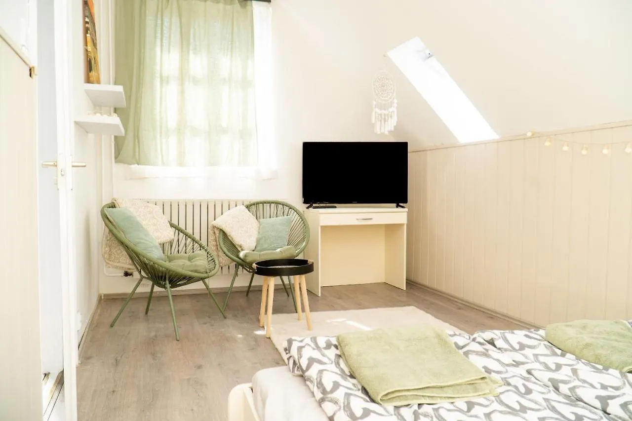 Budai Zoldovezet Kozpont, Apartmanhaz, Rendezvenykozpont Es Etterem Apartment Budapest