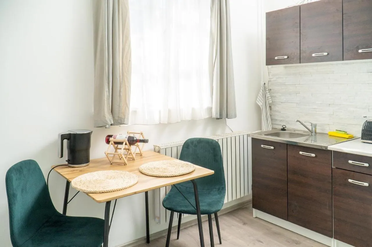 Budai Zoldovezet Kozpont, Apartmanhaz, Rendezvenykozpont Es Etterem Apartment Budapest
